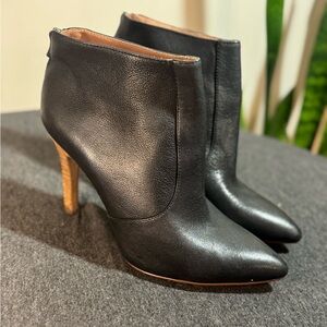 Madewell leather ankle boots in black.
Size 9.5. New condition!